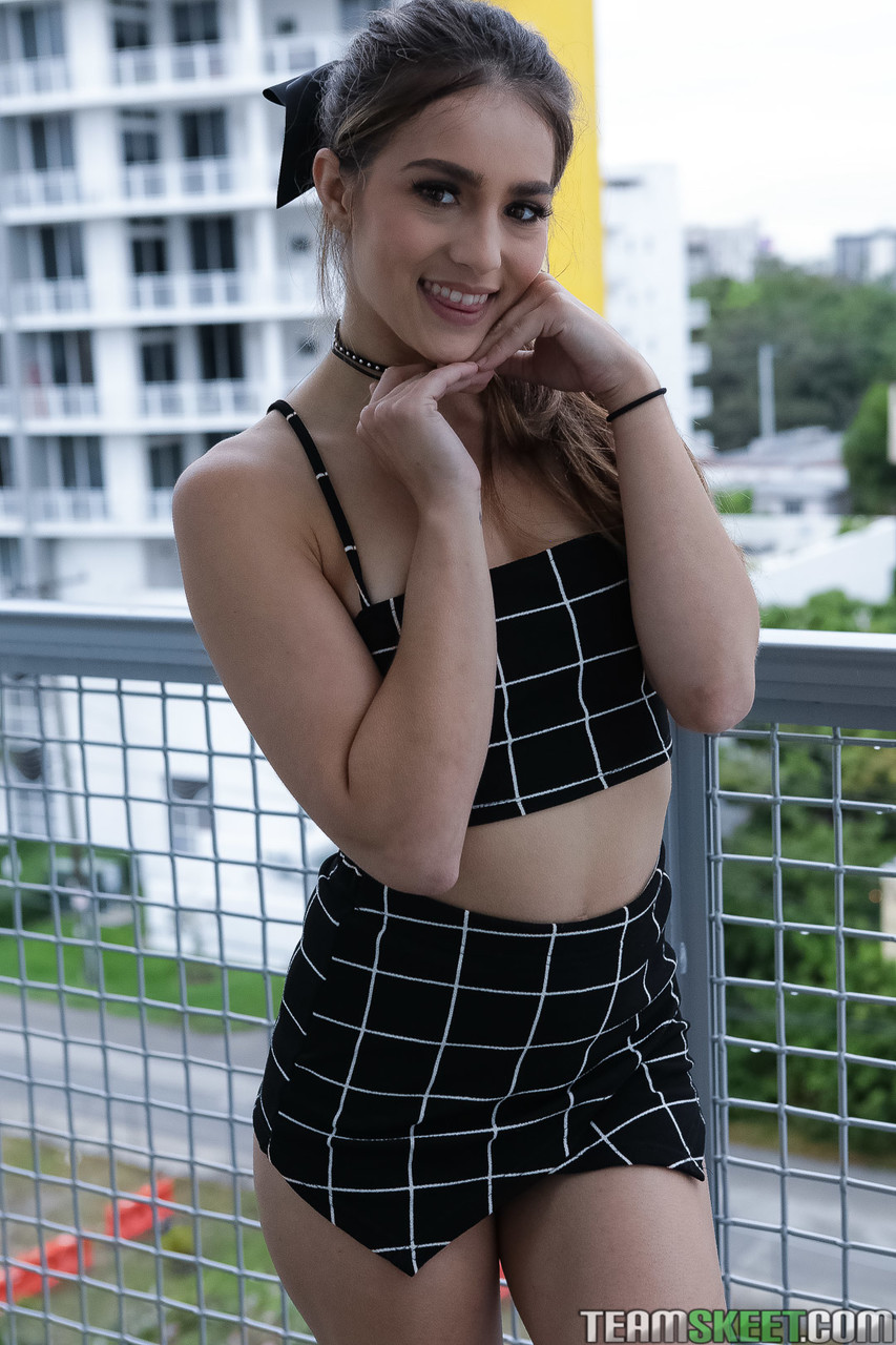 Sofie Reyez Full Size